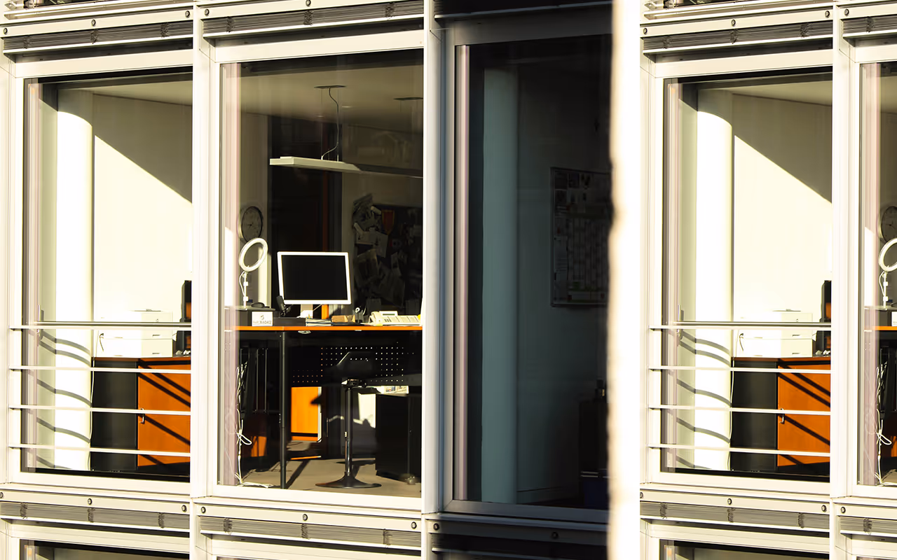 Photo of office by @anna_c_wilhelm, Unsplash